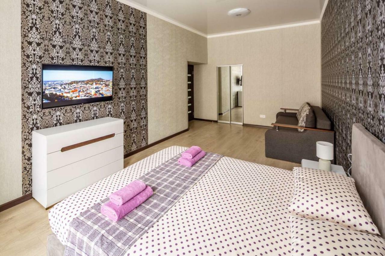 With 2 Bedroom Near Opera House Gorodotska 27 Str With Parking Lviv