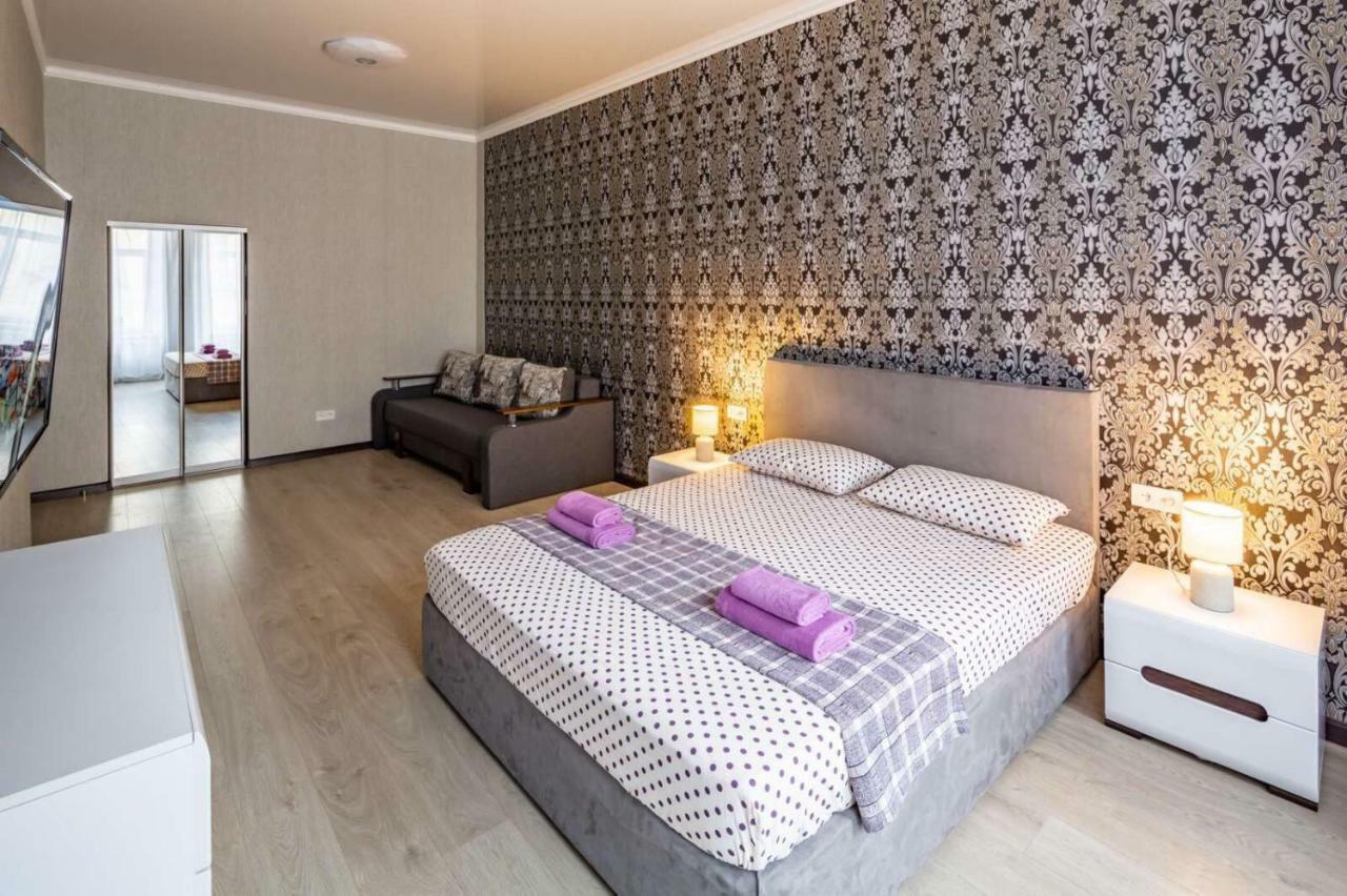 With 2 Bedroom Near Opera House Gorodotska 27 Str With Parking Apartment