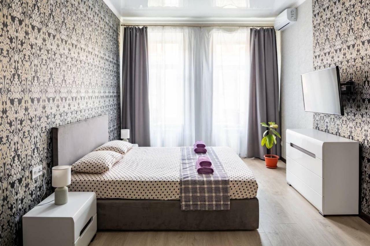 Apartment With 2 Bedroom Near Opera House Gorodotska 27 Str With Parking Lviv