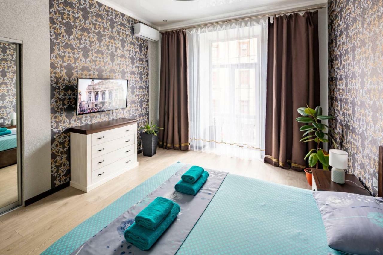 With 2 Bedroom Near Opera House Gorodotska 27 Str With Parking *