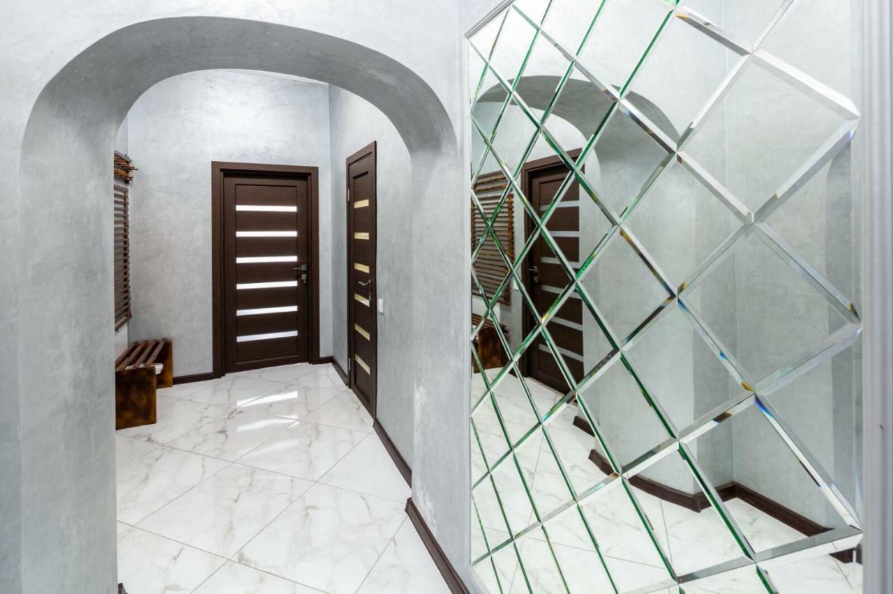 Apartment With 2 Bedroom Near Opera House Gorodotska 27 Str With Parking Lviv