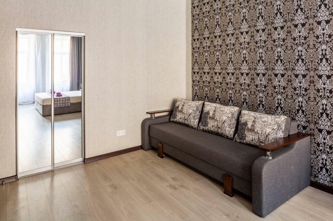 With 2 Bedroom Near Opera House Gorodotska 27 Str With Parking Apartment *