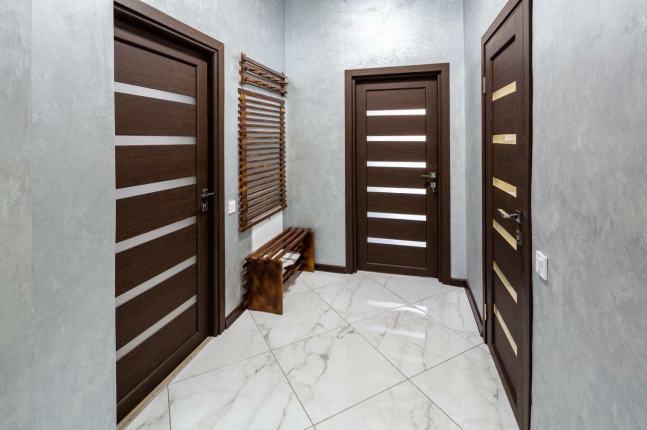 With 2 Bedroom Near Opera House Gorodotska 27 Str With Parking Apartment Lviv
