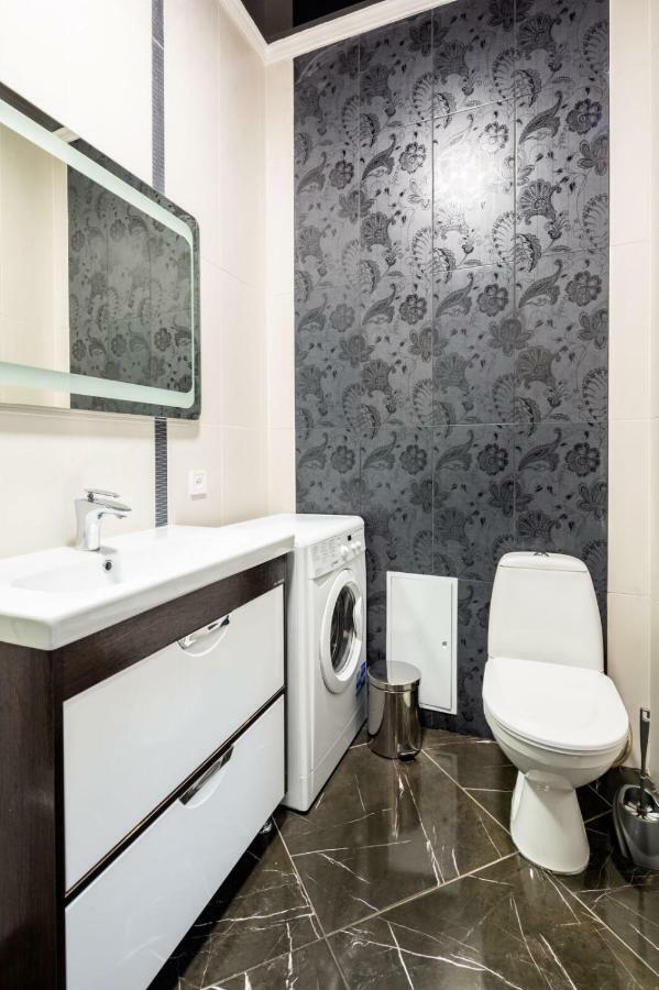 With 2 Bedroom Near Opera House Gorodotska 27 Str With Parking Apartment *