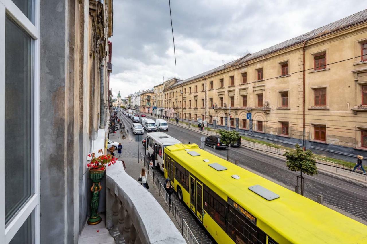 With 2 Bedroom Near Opera House Gorodotska 27 Str With Parking Apartment *