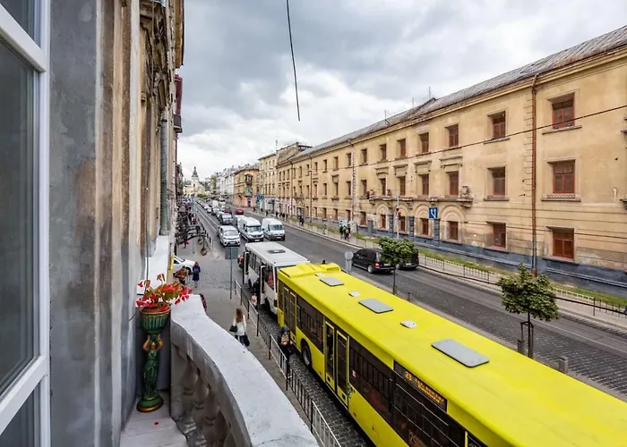 Apartment With 2 Bedroom Near Opera House Gorodotska 27 Str With Parking